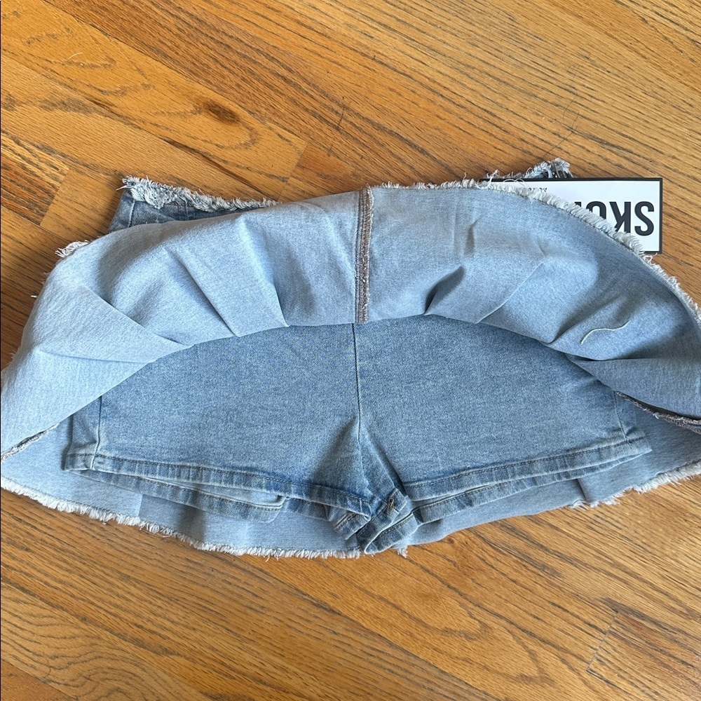 Almost Famous Light Blue Denim Skort - Picture 4 of 6